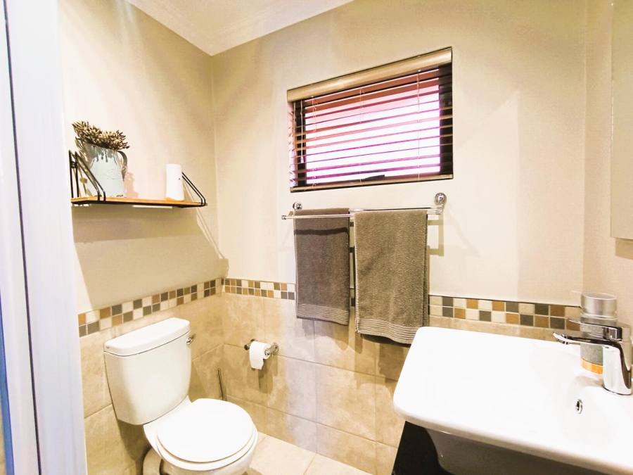 3 Bedroom Property for Sale in Langenhovenpark Free State